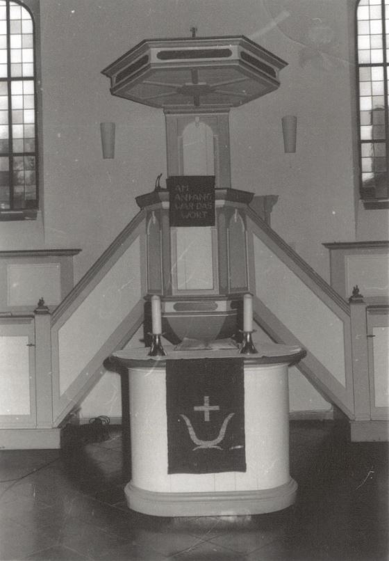 Altar_Kanzel.JPG